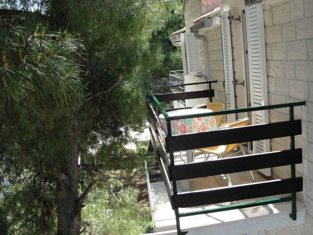 Apartments Pinija Supetar Buitenkant foto
