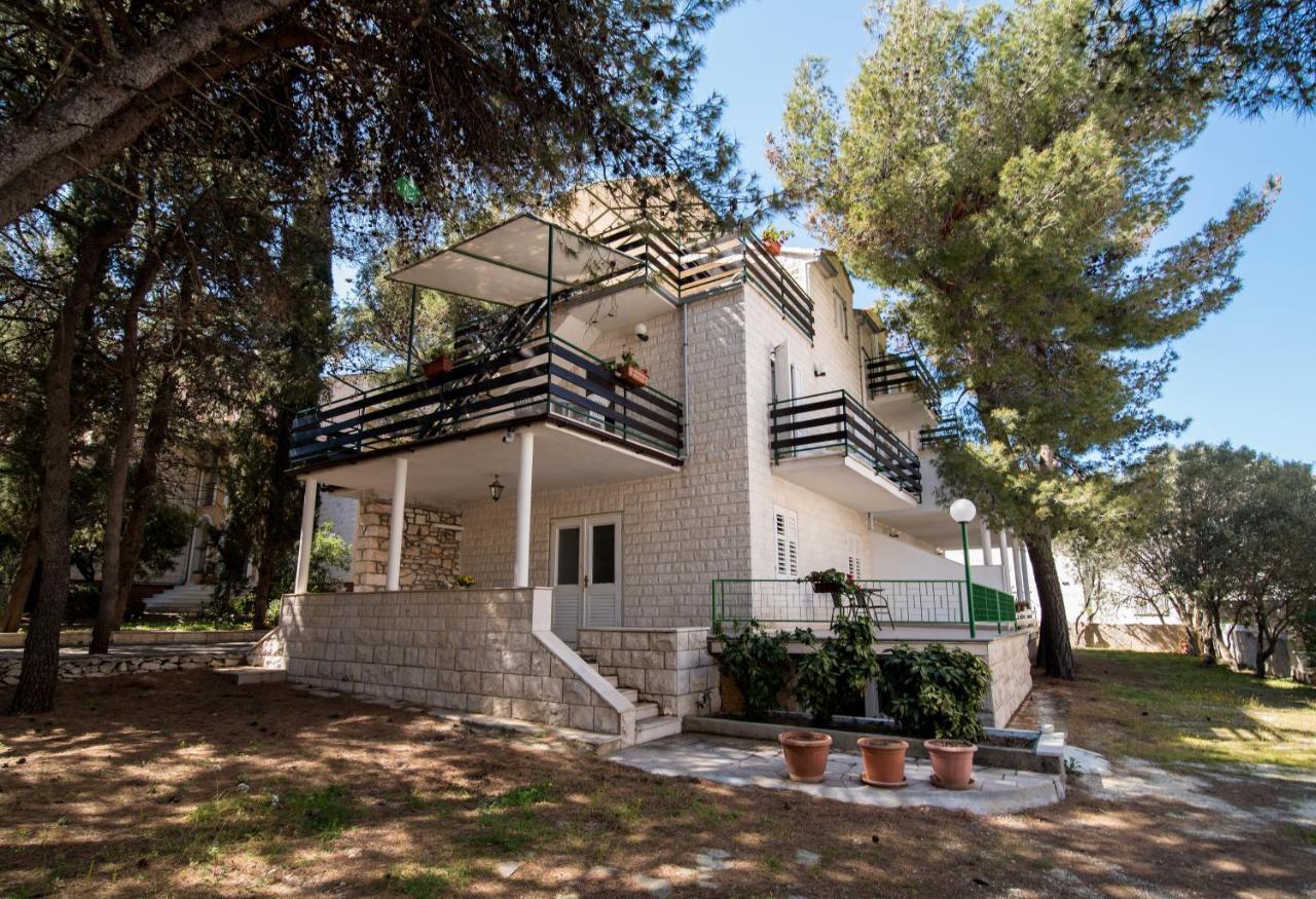 Apartments Pinija Supetar Buitenkant foto